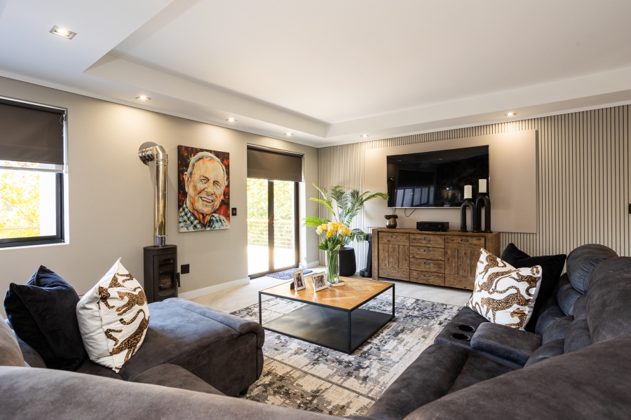 6 Bedroom Property for Sale in Winelands Western Cape